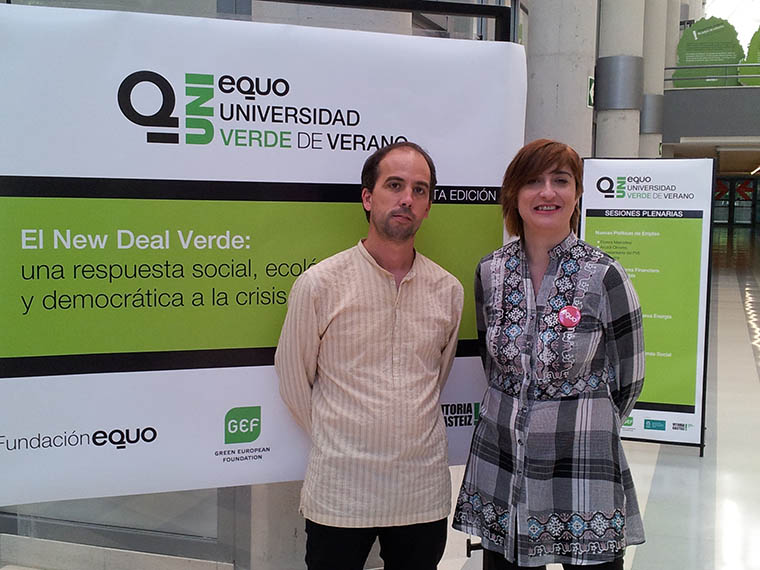 La presidenta de la Fundación EQUO y co-portavoz federal de EQUO, Reyes Montiel, y el co-portavoz de EQUO Euskadi y cabeza de lista en las elecciones autonómicas vascas del próximo 21 de octubre, Aitor Urresti